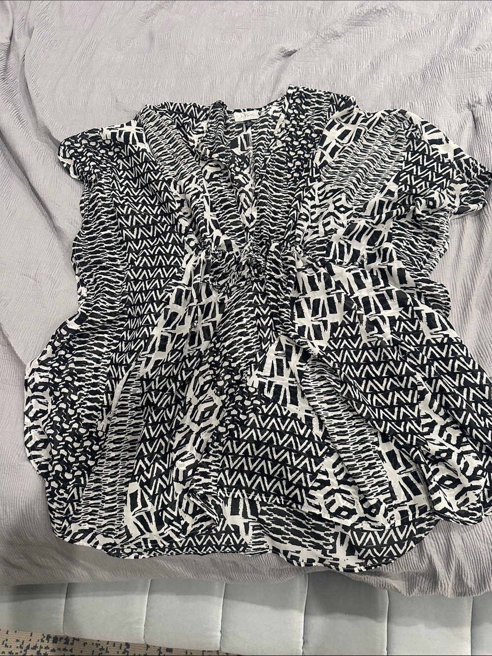 Black & White Printed Women’s Swim Coverup Tunic